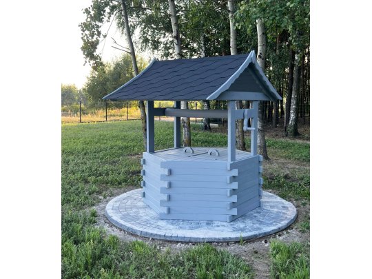 Brunnen mit Schindeln