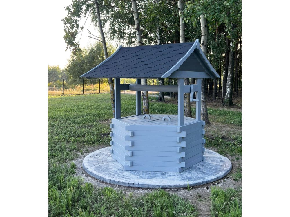 Brunnen mit Schindeln