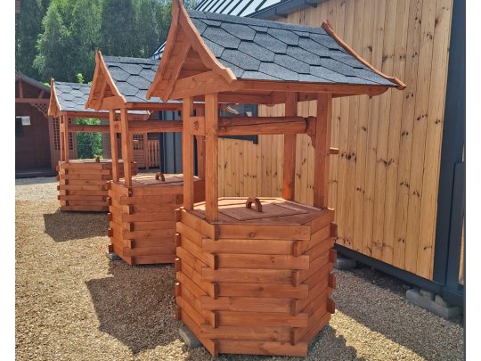 Brunnen mit Schindeln