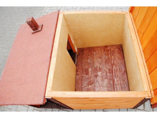 Große Hundehütte mit Vorraum