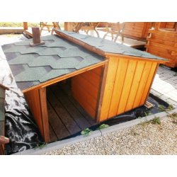 Große Hundehütte mit Vorraum