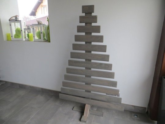 Weihnachtsbaum aus Brettern - flach