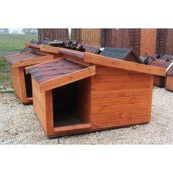 Große Hundehütte mit Vorraum