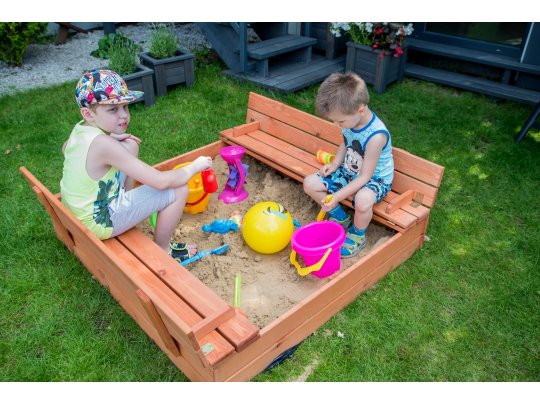 Closeable sandbox