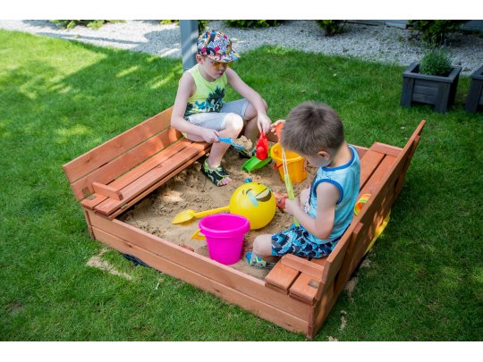 Closeable sandbox