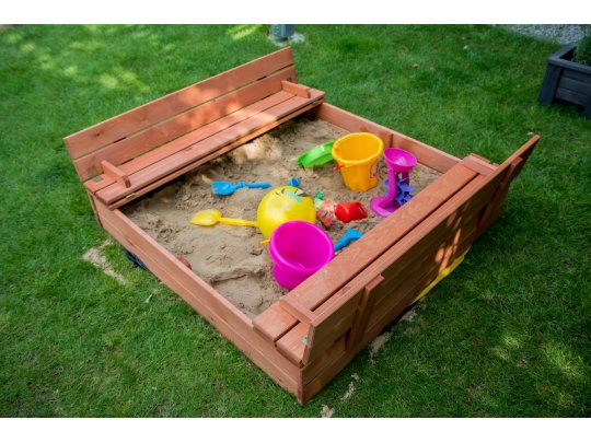 Closeable sandbox