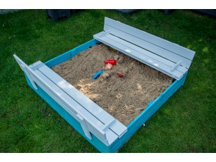 Closeable sandbox