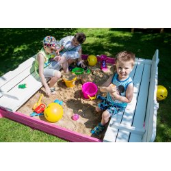 Closeable sandbox