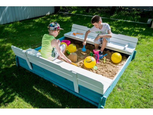 Closeable sandbox