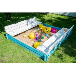 Closeable sandbox