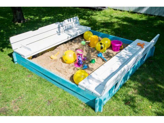 Closeable sandbox