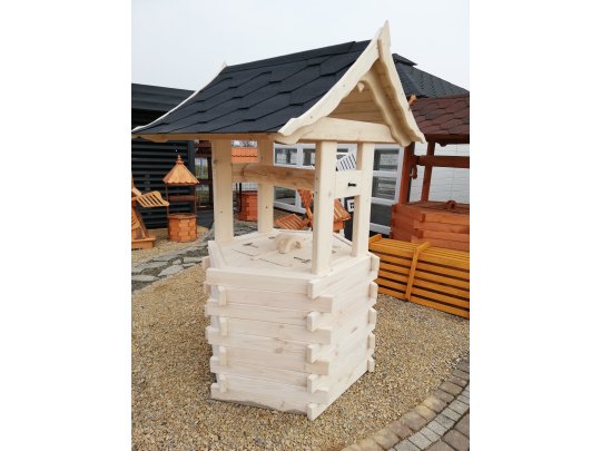 Brunnen mit Schindeln