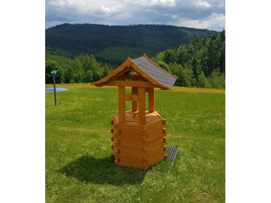 Brunnen mit Schindeln